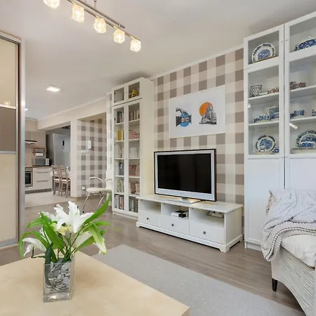 Soft Beige Raniuszka In By Renters Lejlighed Warszawa