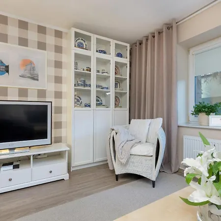 Soft Beige Raniuszka In By Renters Apartment *